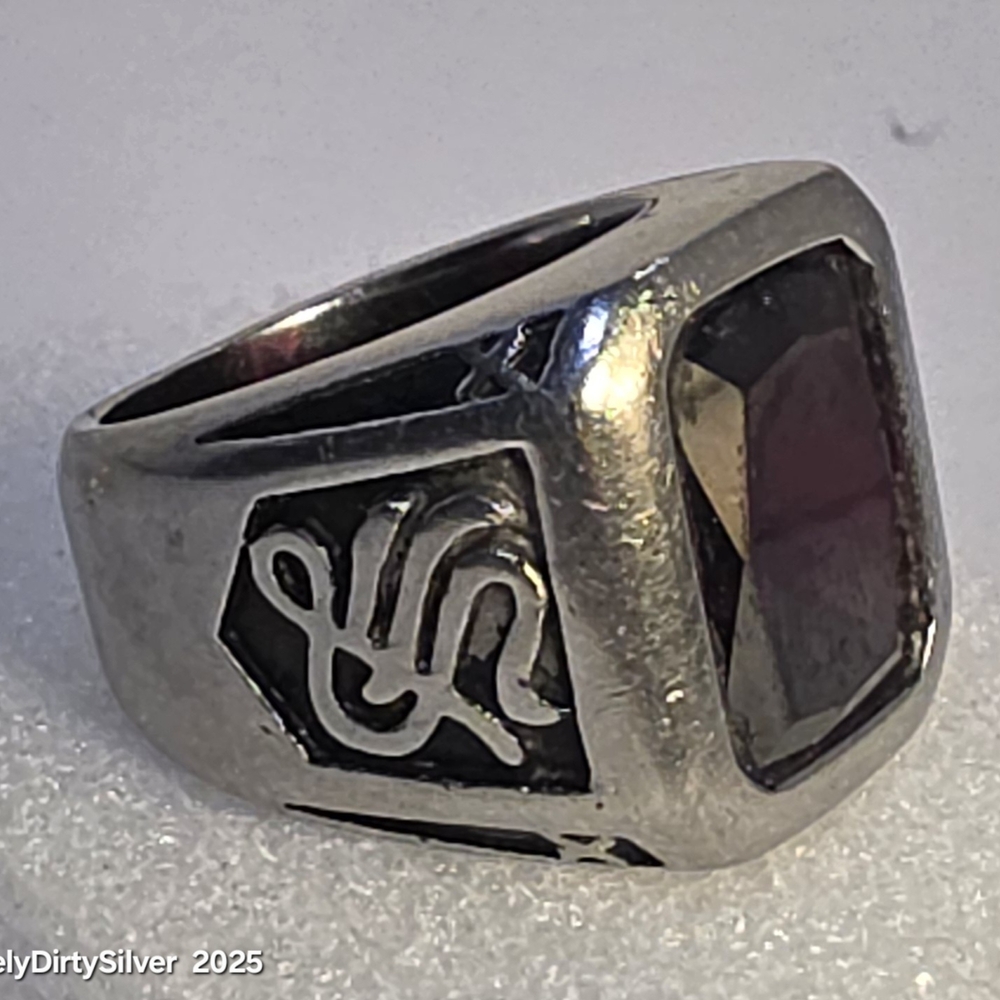 Source Unknown Silver Ring With Deep Red Gemstone - image 3